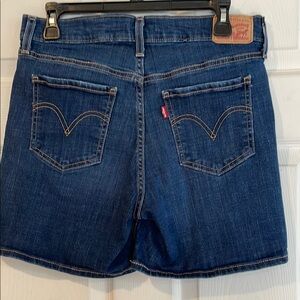 Levi's Mid Length Shorts Size 29